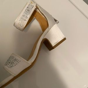 Girls size 11 badgley Mischka dressy shoes.